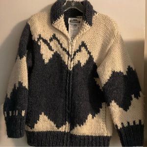 Longhouse pure virgin wool sweater